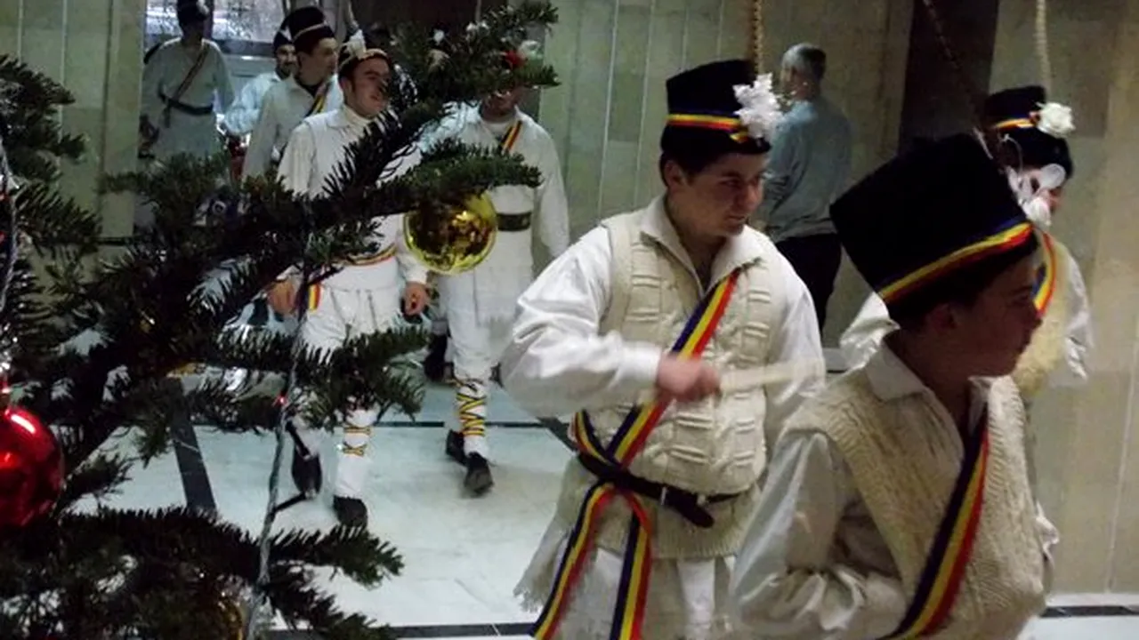 Colindul dubaşilor din Ţara Făgetului, unul din cele mai vechi obiceiuri de Crăciun din Banat - GALERIE FOTO, VIDEO 