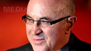 Bob Hoskins se retrage din cinematografie, după ce a fost diagnosticat cu Parkinson