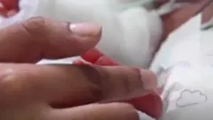 VIDEO EMOŢIONANT Nou-născutul de 500 de grame care a scăpat de COVID-19