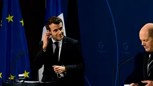 Întâlnire Franţa - Germania. Emmanuel Macron şi Olaf Scholz vor intensificarea autonomiei strategice a UE şi cer Rusiei să reducă tensiunile
