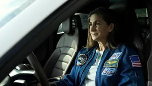 Bogdan Petrice a realizat o şedinţă foto în Bucureşti cu astronauţii internaţionali NASA
