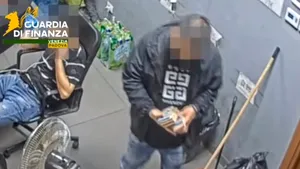 Italia: bancă clandestină descoperită la Padova. Milioane de euro spălate, 12 persoane arestate