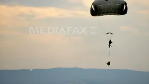 Peste 4.800 de militari din Forţele NATO aeropurtate se antrenează în Europa, inclusiv în România