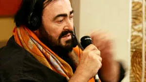 Tenorul Luciano Pavarotti a fost externat