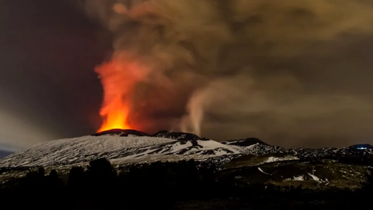VIDEO Imaginile suprinse de jurnaliştii BBC la momentul erupţiei Vulcanului Etna