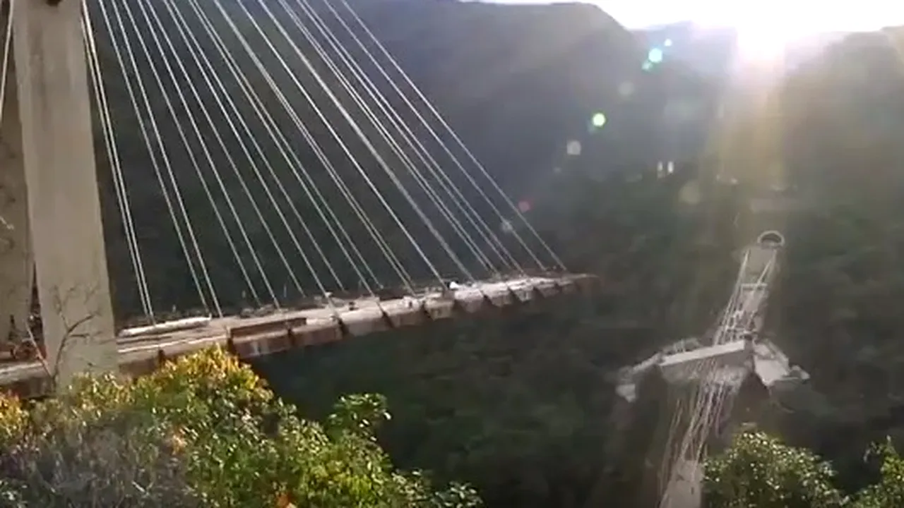 Cel puţin nouă morţi în urma prăbuşirii unui pod în Columbia | VIDEO