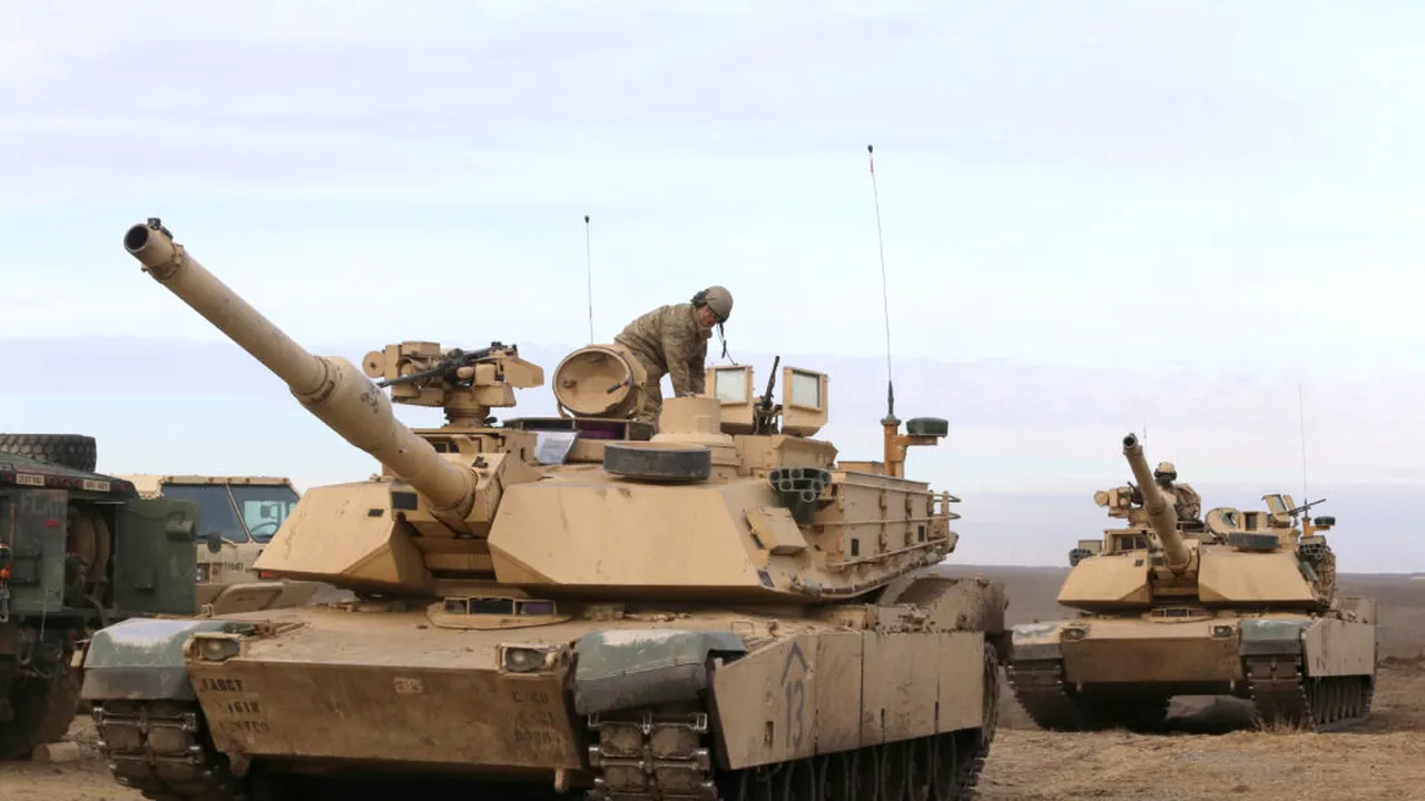 Tancuri Abrams ale Armatei SUA, dislocate la Smârdan pentru exerciții cu militarii români