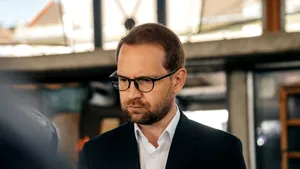 Dominic Fritz vrea să scoată păcănelele de lângă școli: Trei sferturi dintre ele sunt la mai puțin de 500 de metri