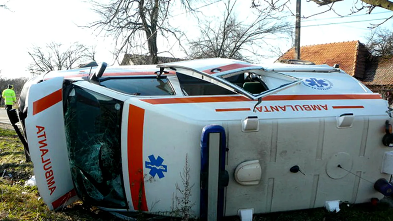 Bărbatul din ambulanţa lovită de Manţog a murit în urma infarctului