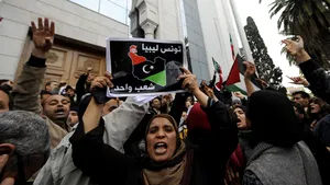 Muncitori străini, inclusiv români, au cerut să fie evacuaţi din Libia, în mesaje către presa greacă