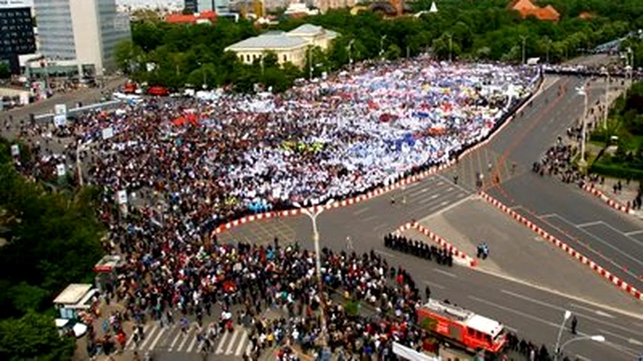 Romanian Unions Rallying In Bucharest Threaten To Go On Full Strike As Of May 31