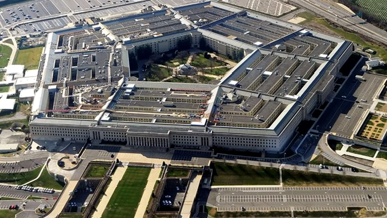Pentagon: Raidurile aeriene nu sunt suficiente pentru salvarea oraşului sirian Kobane