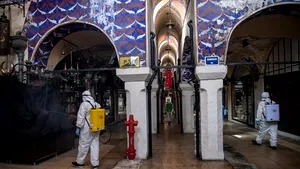 VIDEO Se redeschide una dintre cele mai mari pieţe ale lumii. Peste 3.000 de magazine şi 30.000 de comercianţi vor reîncepe afacerile