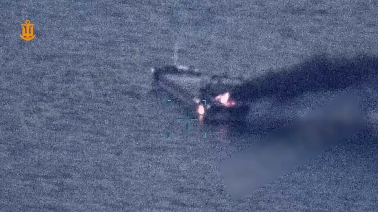 O navă de marfă lovită de o dronă rusească a luat foc în Marea Neagră. Cel puțin un mort și mai multe victime