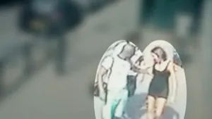 Noi imagini cu unul dintre atacatorii din Franţa, Amedy Coulibaly, şi Hayat Boumeddiene - VIDEO