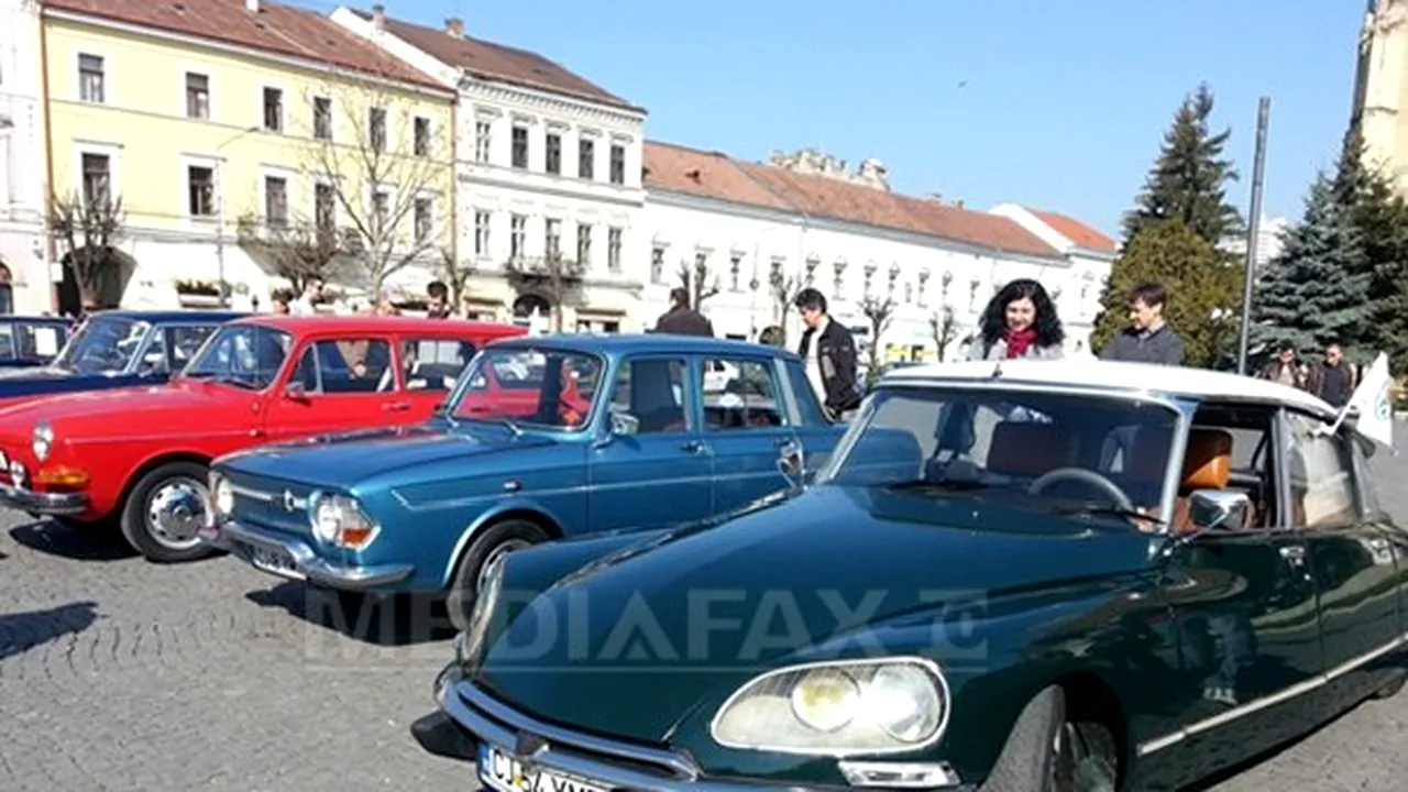 Paradă retro în Cluj-Napoca: Aproape 30 de maşini au fost expuse. Vedeta, un Austin Princess din 1959 - FOTO