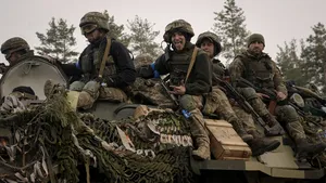 Ucraina afirmă că apărătorii de la Mariupol îşi consolidează poziţia