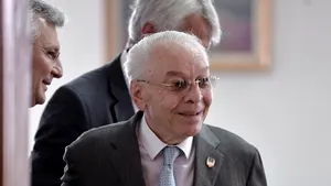 Ion Cristoiu: Cînd Nicolae Văcăroiu trecea în cinci maşini