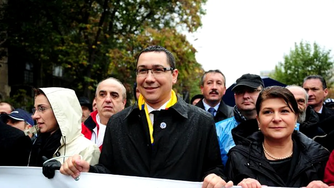 Ponta, în Piaţa Constituţiei: Azi scăpăm de Guvern, aşa să dea Dumnezeu
