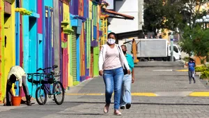 Masca obligatorie şi în spaţiile DESCHISE. Regiunea de 7 milioane de locuitori care a introdus această măsură