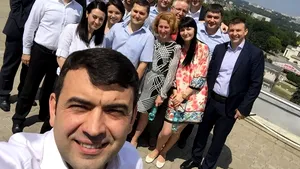 Chiril Gaburici şi-a făcut un selfie pe clădirea Guvernului alături de întreaga sa echipă - FOTO