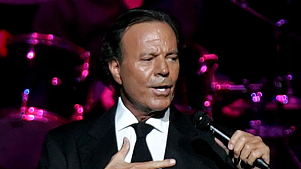 Julio Iglesias a fost dat în judecată. Un bărbat în vârstă de 41 de ani susţine că este fiul cântăreţului