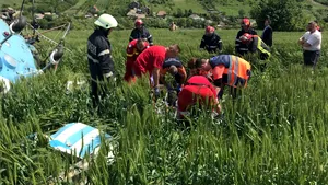 Elicopter cu două persoane la bord, PRĂBUŞIT în Turda/ UPDATE: Un bărbat a fost transportat la spital - FOTO