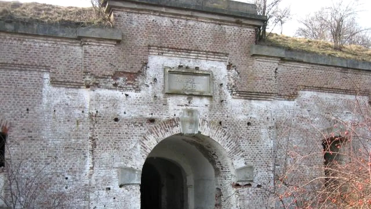 Istoria Bucureştiului e de vânzare. Pe piaţa imobiliară a apărut, bizar, un fort de pe şoseaua de centură, construit de Regele Carol I