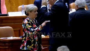 Senatoarea Cristiana Anghel, în sacou cu Mickey Mouse la dezbaterea moţiunii de cenzură - FOTO