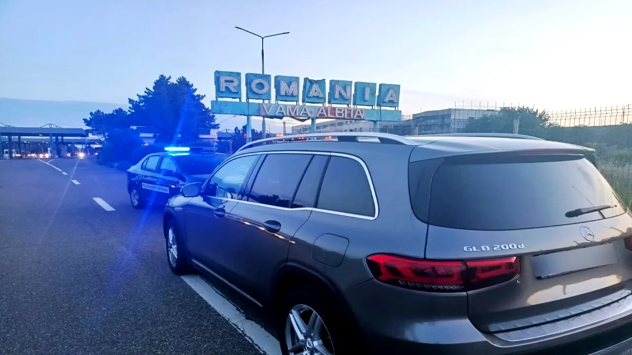 Autoturism de lux furat din Suedia, oprit la Albiţa