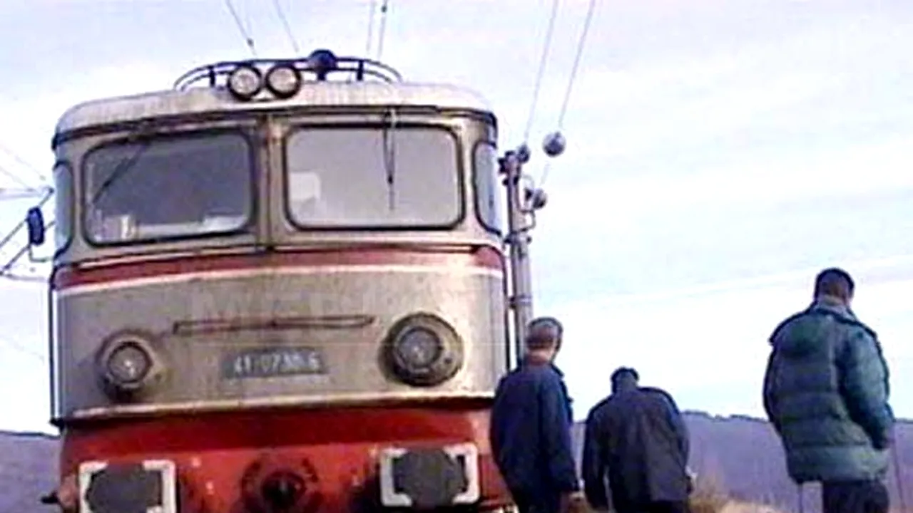 Un tren de marfă a rămas blocat între două gări din Vaslui după ce locomotiva a luat foc