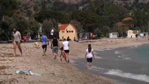 Cum au făcut italienii baie în mare după două luni de carantină. ”Cât am aşteptat momentul acesta!” VIDEO