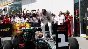 Scene incredibile la Formula 1 | Lewis Hamilton, huiduit de public, după ce a câştigat Marele Premiu al Canadei : Nu aşa vreau să câştig o cursă - FOTO, VIDEO