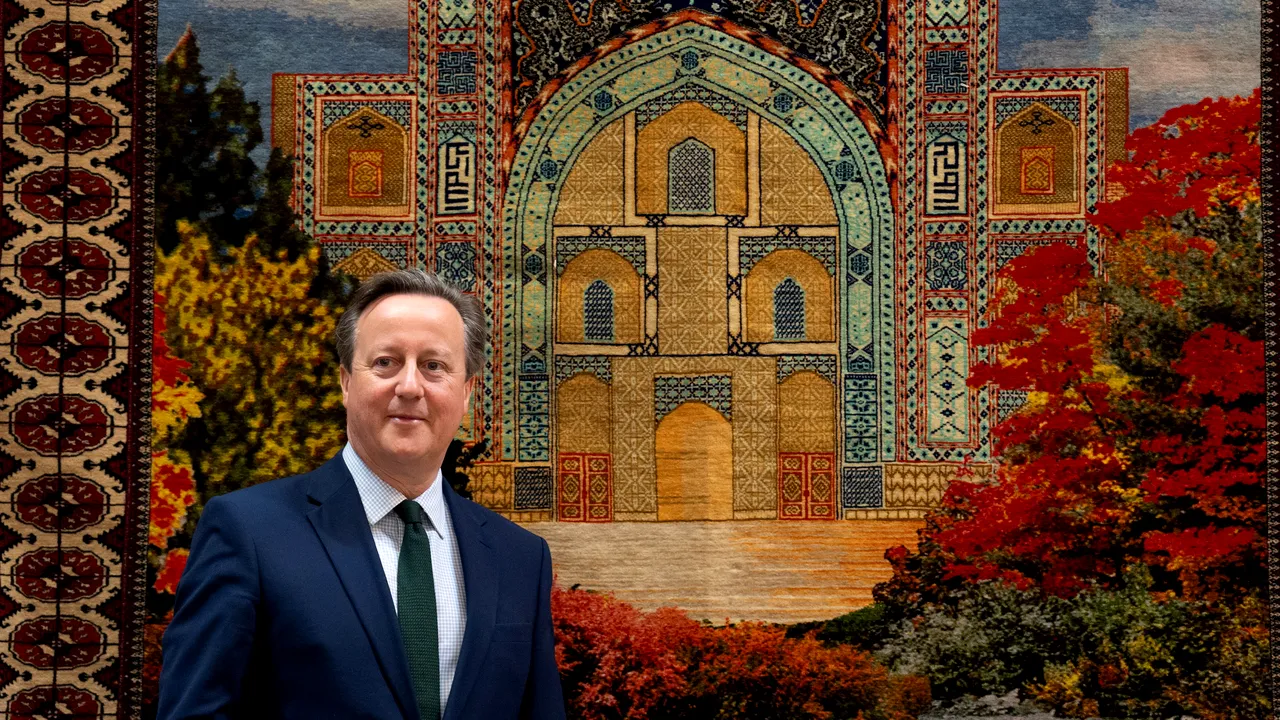 Ministrul britanic de Externe a fost victima unei farse prin apel video. David Cameron credea că vorbeşte cu Petro Poroşenko