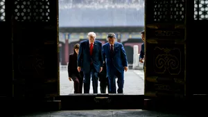 Donald Trump se laudă singur în timpul vizitei la Xi. Cum a ajuns să-i dea dreptate liderului chinez care a spus că SUA este o 