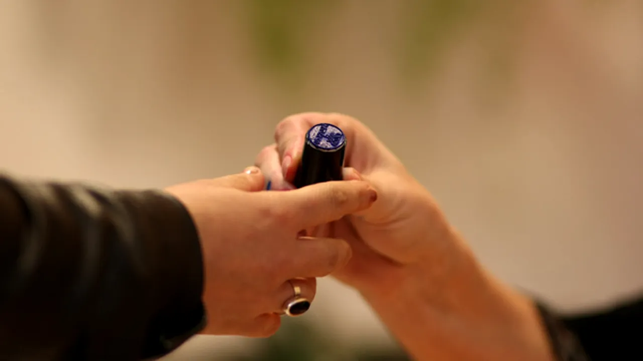 Prezenţă la vot de 27,07 %  la ora 21.00 la alegerile parlamentare parţiale din Capitală