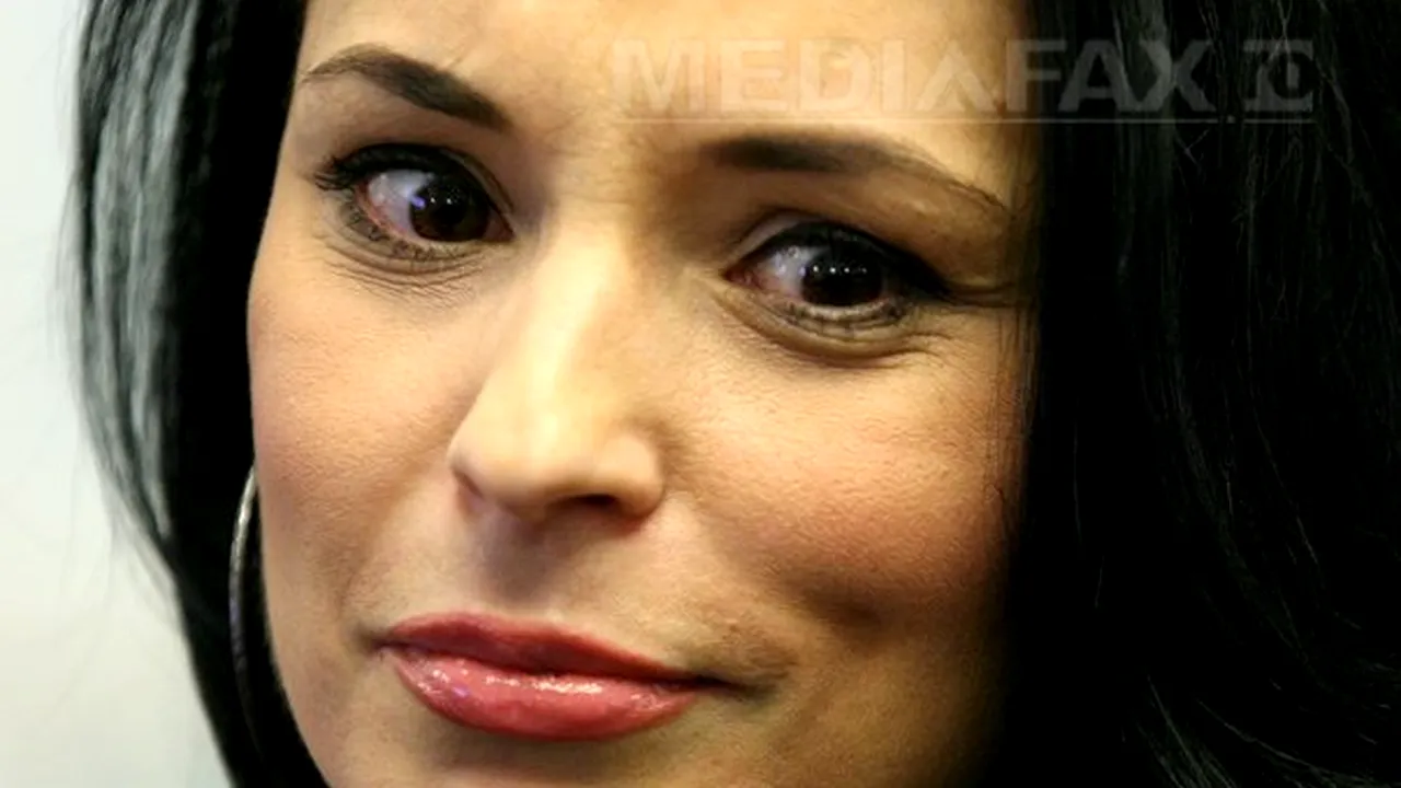 Andreea Marin prezintă emisiunea 