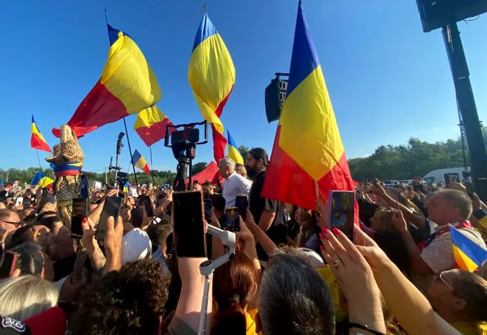 FOTO&VIDEO Călin Georgescu, la Târgul de la Călugăreni, mesaje pentru români: „Să rămâneți stăpâni pe munca voastră”/ „România va renaște”