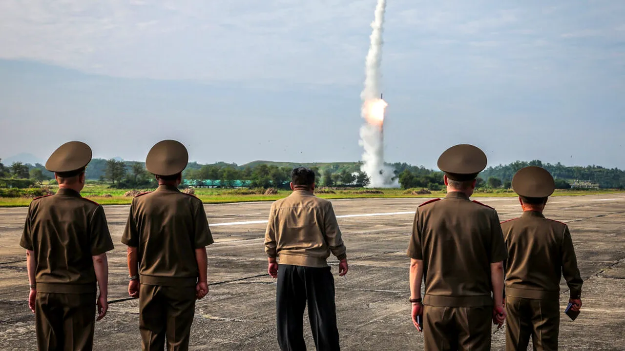 Coreea de Nord a efectuat o lansare-test a cel puțin unei rachete balistice