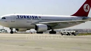 Zeci de turişti israelieni au fost reţinuţi la debarcarea din avion în Turcia