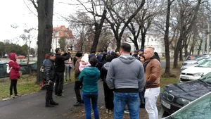 Protest în faţa sediului Consiliului Judeţean Neamţ, unde se desfăşoară şedinţa de guvern România-Republica Moldova