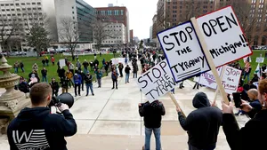Protest în capitala statului american Michigan. Oamenii sunt nemulţumiţi de restricţiile privind deplasările