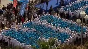 Compania care şi-a răsplătit cei 6.400 de angajaţi cu o excursie VIP în Franţa - VIDEO