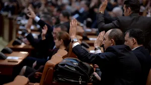 Stenograma scandalului din conducerea Parlamentului: Sunteţi nişte hoţi şi trebuie să vă fie ruşine