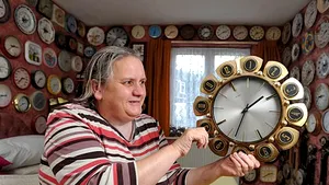 Casa cu 4.000 de ceasuri: Cât timp i-a trebuit proprietarei să le potrivească la ora de iarnă - FOTO