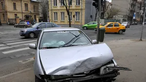 Accident produs la intersecţia dintre Bulevardul Dacia cu strada Polonă, soldat cu două victime - VIDEO