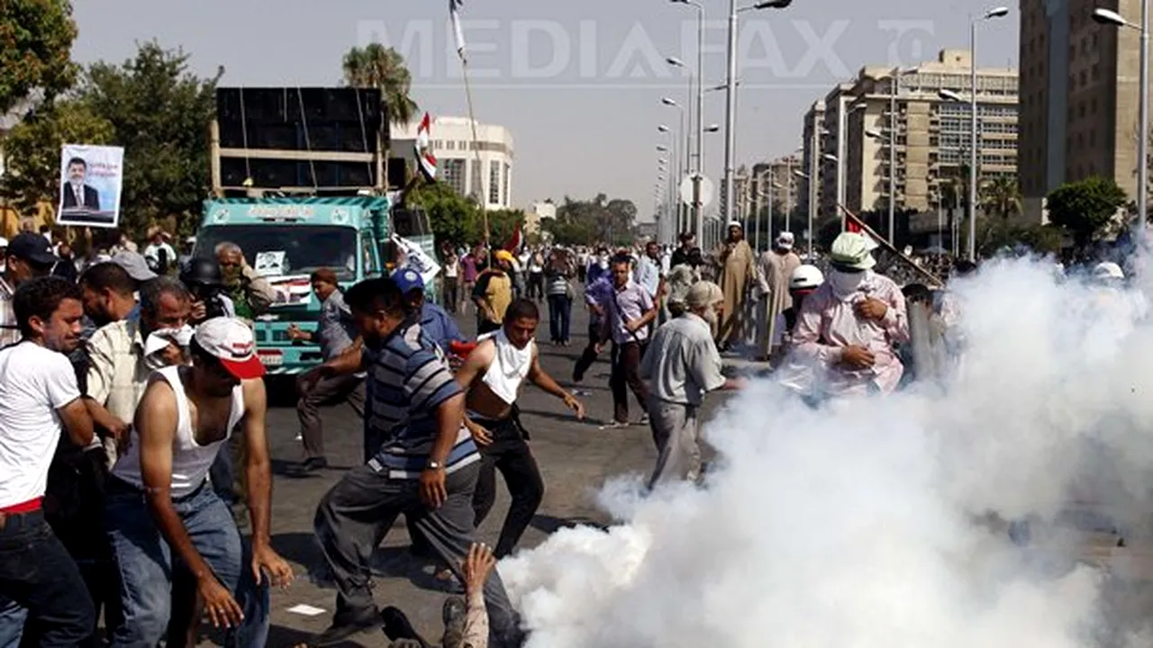 VIOLENŢE ÎN EGIPT: Confruntări între adversari şi susţinători ai lui Mohamed Morsi în Piaţa Tahrir