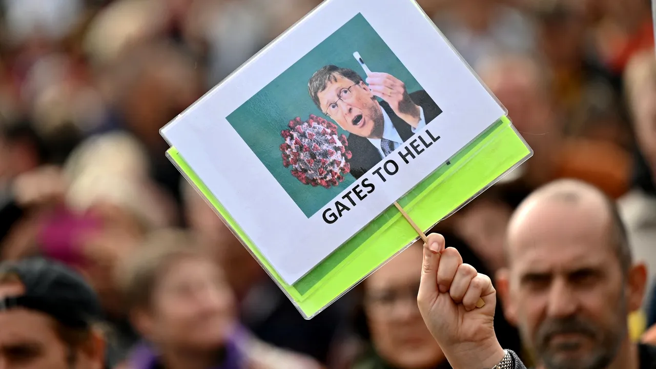 Este Bill Gates una dintre cauzele ratelor scăzute de vaccinare? Ce spune miliardarul