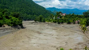Operațiuni de salvare suspendate la granița Nepal-Tibet. Autoritățile se tem de o nouă inundație