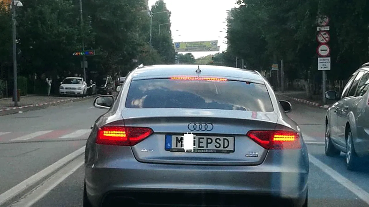 Poliţia Rutieră: Maşina cu plăcuţe M..E PSD a fost oprită de patru ori în trafic până să i se ridice şoferului permisul şi numerele: 